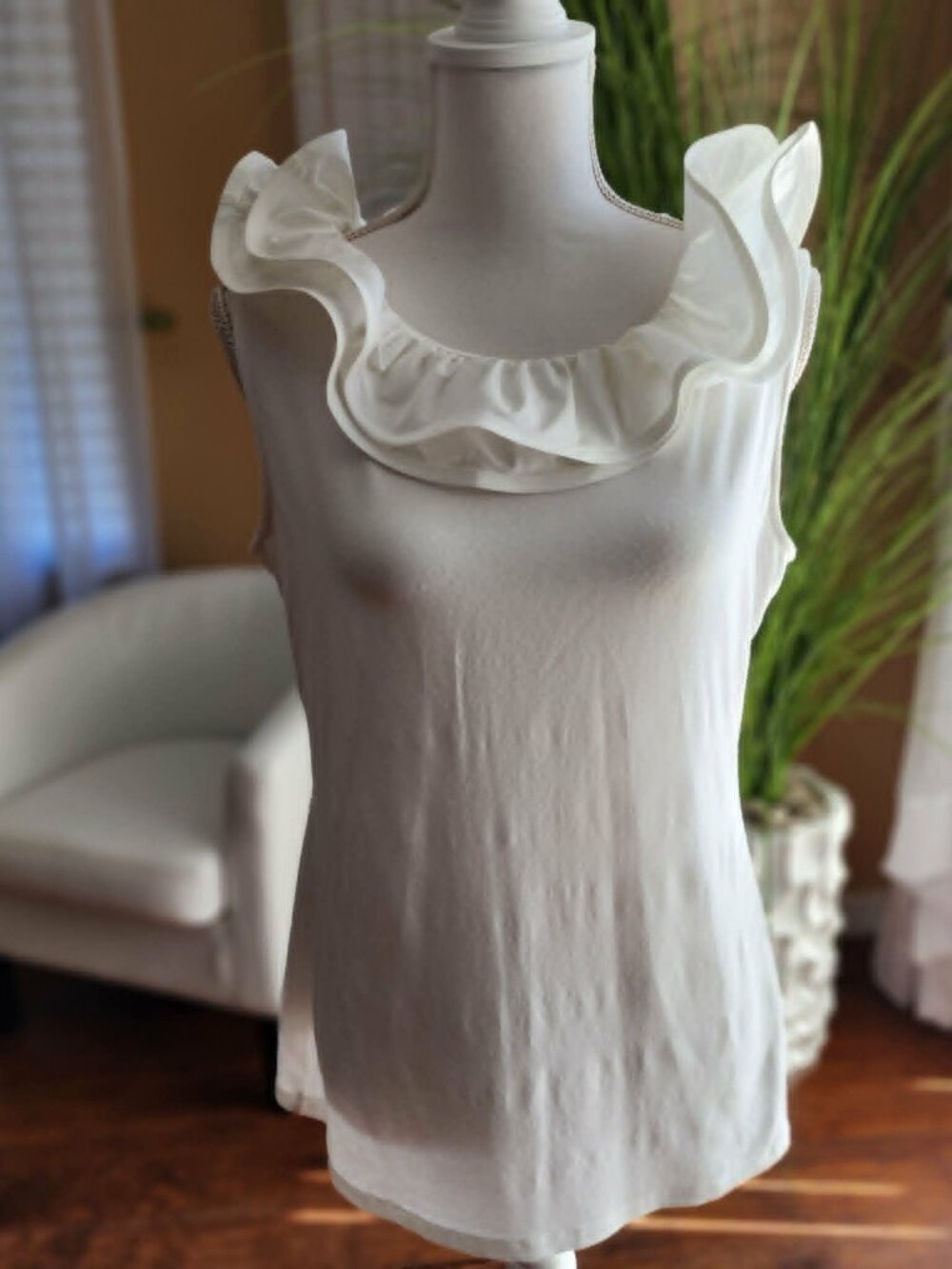 Sara Campbell white Ruffle Neck Sleeveless Top Size L Made in USA